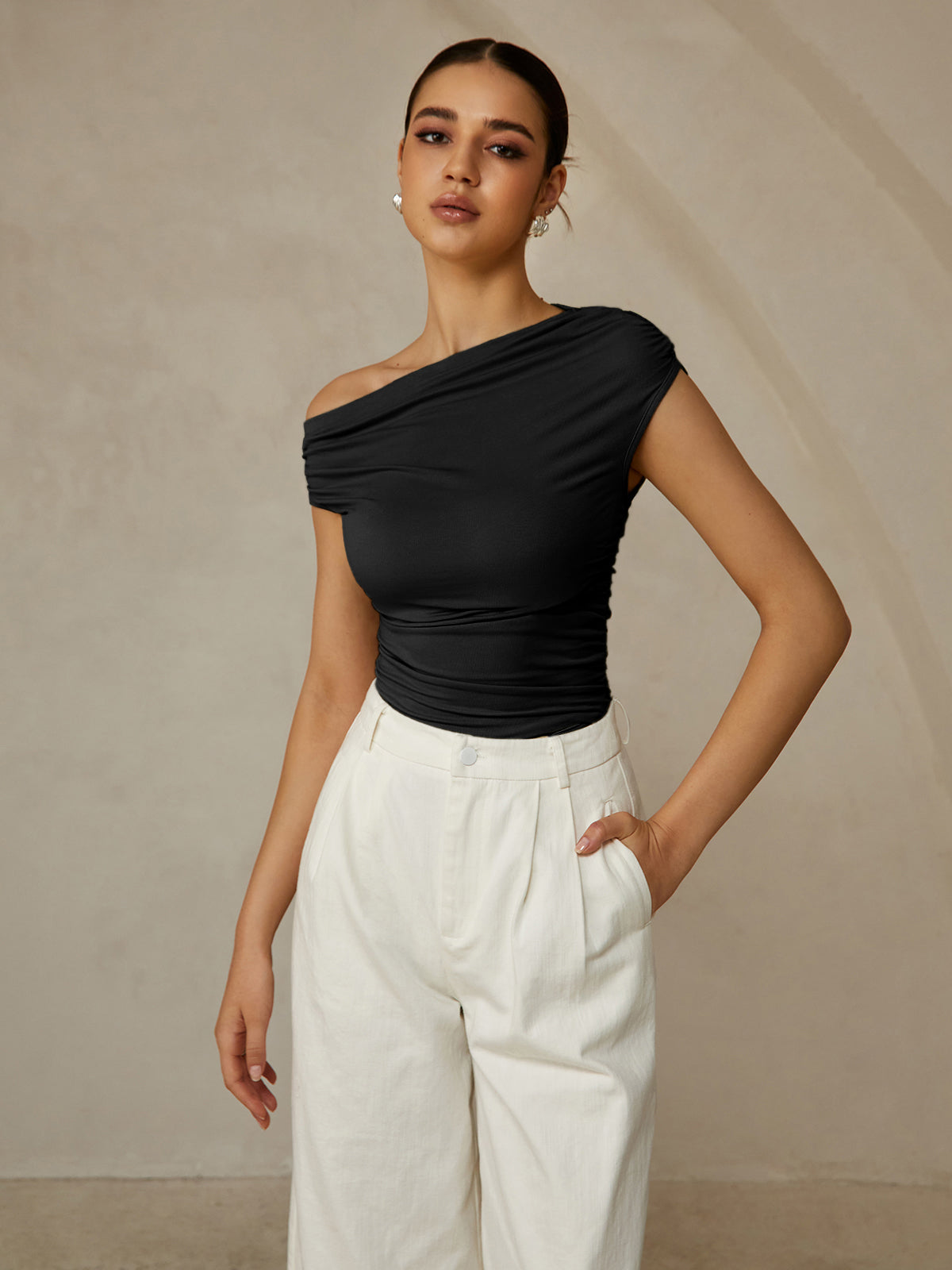 Mouwloos T-shirt met asymmetrische hals