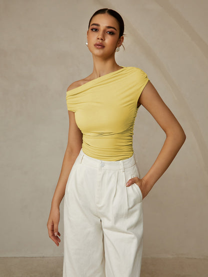 Mouwloos T-shirt met asymmetrische hals