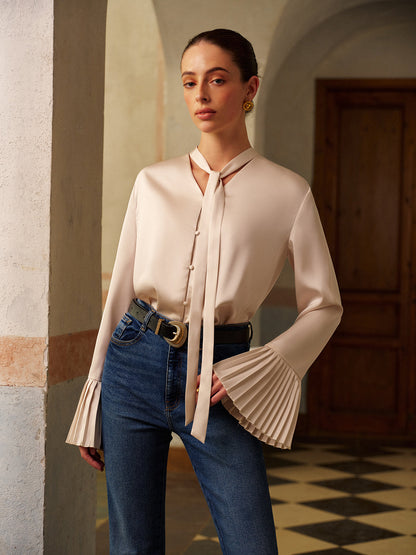 Satijnen geplooid shirt met V-hals